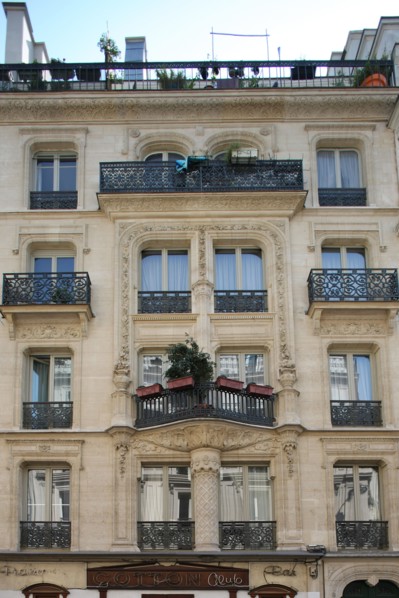 France, ile de france, paris 9e arrondissement, 25 rue victor masse, immeuble neo renaissance, decor, facade, face a l'avenue frochot

Date : 2011-2012