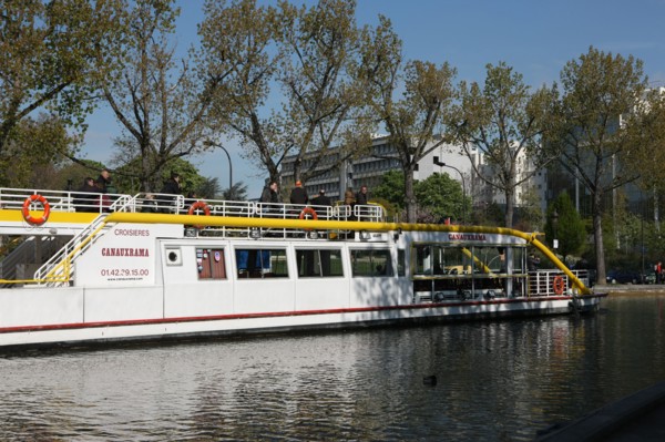 France, ile de france, paris 10e arrondissement, canal saint martin, quai de valmy, magasin antoine et lili, bateau canauxrama

Date : 2011-2012
