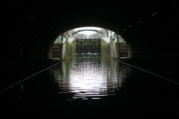 France, ile de france, paris 10e arrondissement, canal saint martin, voute, partie couverte au dessous du boulevard richard lenoir, bastille, bateau canauxrama, eau, transport fluvial

Date : 2011-201...