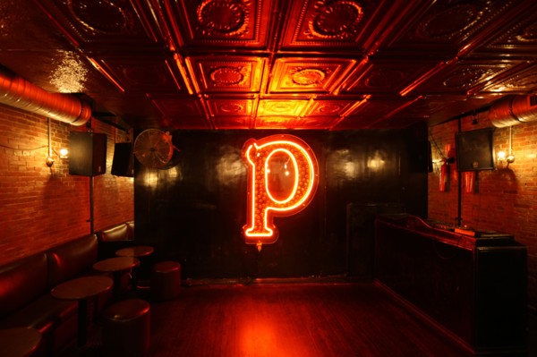 France, ile de france, paris 10e arrondissement, 39 rue des petites ecuries, pompon, bar, club

Date : 2011-2012