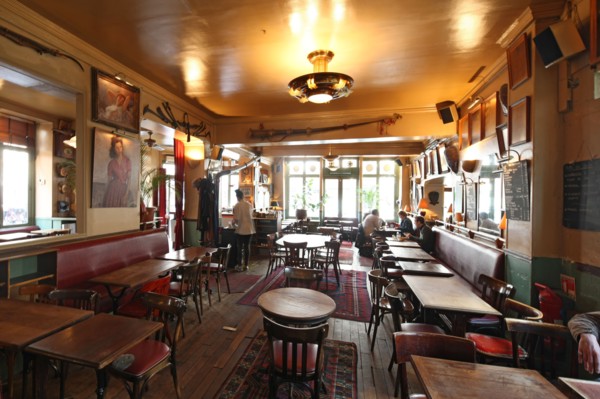 France, ile de france, paris 11e arrondissement, 16 rue saint sabin, cafe de l'industrie

Date : 2011-2012