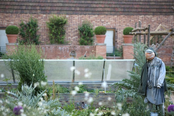 France, ile de france, paris, 12e arrondissement, bercy, parc de bercy, maison du jardinage, jardins potagers des enfants, epouvantail

Date : 2011-2012