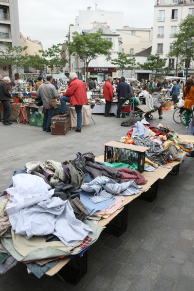 France, ile de france, paris, 12e arrondissement , rue et place d'aligre, marche, fripes et vetements

Date : 2011-2012