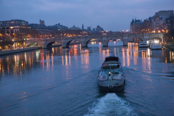 france, ile de france, paris, 6e arrondissement, pont des arts, entre quai de conti et musee du louvre, seine, nuit, cadenas, petit matin,