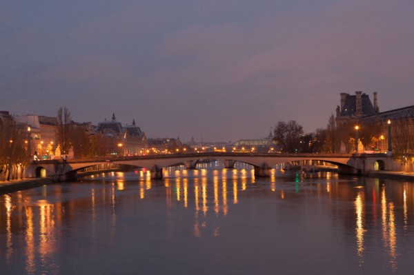 france, ile de france, paris, 6e arrondissement, pont des arts, entre quai de conti et musee du louvre, seine, nuit, cadenas, petit matin,