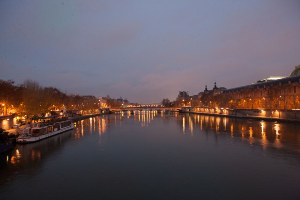 france, ile de france, paris, 6e arrondissement, pont des arts, entre quai de conti et musee du louvre, seine, nuit, cadenas, petit matin,