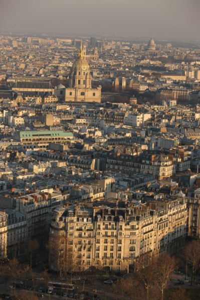 France, ile de france, paris 7e arrondissement, tour eiffel, vue depuis le 2e etage, vers les invalides, toits,