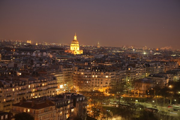 France, ile de france, paris 7e arrondissement, tour eiffel, vue depuis le 2e etage, vers les invalides, toits, nuit,