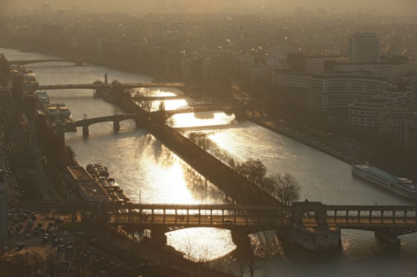France, ile de france, paris 7e arrondissement, tour eiffel, vue depuis le 2e etage, vers l'ouest, seine, pont de bir hakeim,