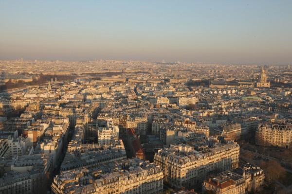 France, ile de france, paris 7e arrondissement, tour eiffel, vue depuis le 2e etage, vers les invalides, toits,