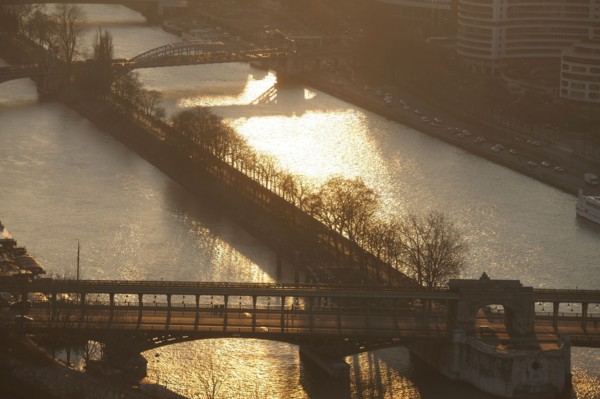 France, ile de france, paris 7e arrondissement, tour eiffel, vue depuis le 2e etage, seine, pont de bir hakeim, metro aerien,