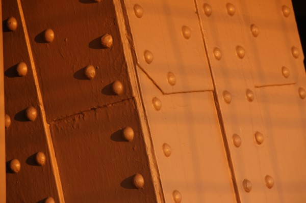 France, ile de france, paris 7e arrondissement, tour eiffel, vue depuis le 2e etage, detail pilier, metal et rivets,