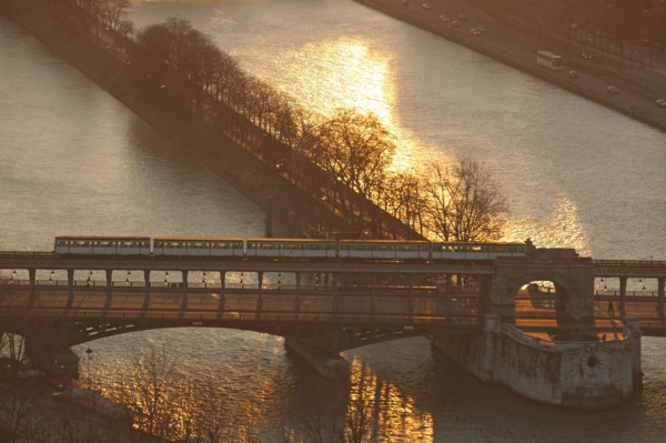 France, ile de france, paris 7e arrondissement, tour eiffel, vue depuis le 2e etage, seine, pont de bir hakeim, metro aerien,