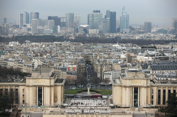 France, ile de france, paris 7e arrondissement, tour eiffel, interieur du monument concu par gustave eiffel, depuis le deuxieme etage, panorama, toits, trocadero, palais de chaillot, tours de la defen...