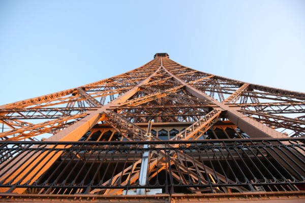 France, ile de france, paris 7e arrondissement, tour eiffel, vue depuis le 2e etage, vers le sommet,