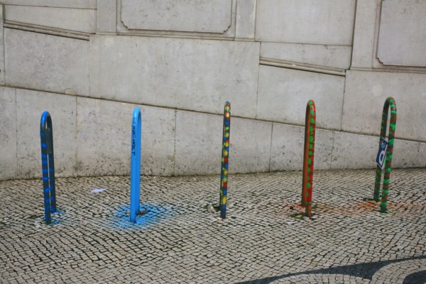 portugal, lisbonne, lisboa, signes de ville, bairro alto, detail parking velos peints
Date : septembre 2011