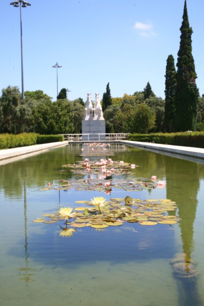 portugal, lisbonne, lisboa, signes de ville, belem, monastere des Hieronimytes, monasteiro dos jeronimos, jardins et bassins
Date : septembre 2011