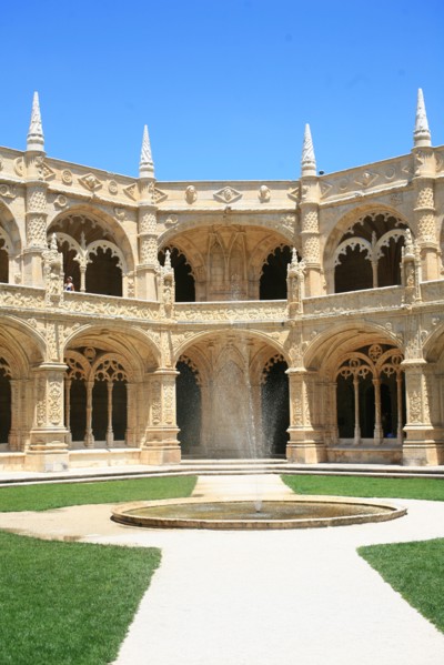 portugal, lisbonne, lisboa, signes de ville, belem, monastere des Hieronimytes, monasteiro dos jeronimos, couvent, cloitre, detail sculpture, statue, ornement
Date : septembre 2011
