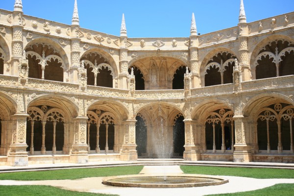 portugal, lisbonne, lisboa, signes de ville, belem, monastere des Hieronimytes, monasteiro dos jeronimos, couvent, cloitre, detail sculpture, statue, ornement
Date : septembre 2011