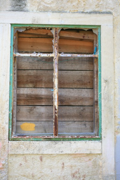 portugal, lisbonne, lisboa, signes de ville, alfama, quartier historique, detail habitat, porte, interphone, sonnerie
Date : septembre 2011