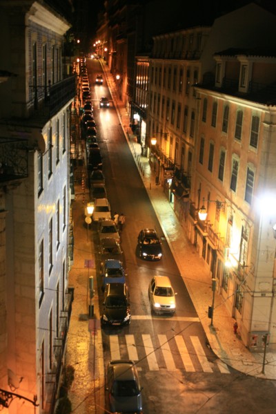 portugal, lisbonne, lisboa, signes de ville, rossio,  au pied de l'alfama, ruelle en escalier, facade immeuble, vue depuis l'hotel tejo
Date : septembre 2011
