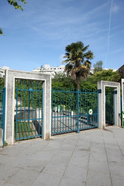 France, ile de france, paris 13e arrondissement, 22 Rue Pierre Gourdault, square heloise et abelard, jardin public,


Date : 2011-2012