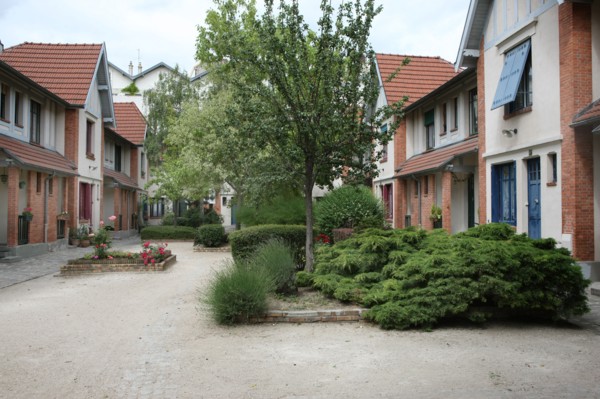 France, ile de france, paris, 13e arrondissement, rue daviel, la petite alsace maisons individuelles avec jardin,  la butte aux cailles,


Date : 2011-2012