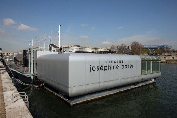France, ile de france, paris 13e arrondissement, quai francois mauriac, piscine josephine baker,


Date : 2011-2012