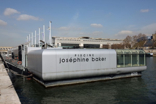 France, ile de france, paris 13e arrondissement, quai francois mauriac, piscine josephine baker,


Date : 2011-2012