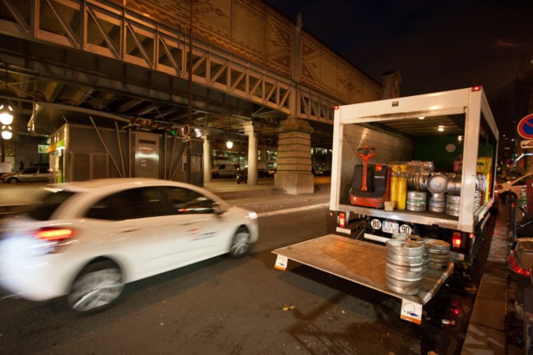 france, region ile de france, paris 13e arrondissement, quai de la Gare, de nuit,
dechargement de marchandises


Date : 2011-2012