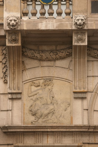 France, ile de france, paris 1er arrondissement, facade du 39 rue croix des petits champs, banque de france, hotel de toulouse dit aussi de la vrilliere, detail bas relief,