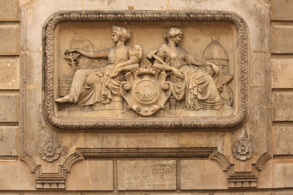 France, ile de france, paris 1er arrondissement, rue la vrilliere, banque de france, hotel de toulouse dit aussi de la vrilliere, portail sur rue, detail bas relief, sculpture,