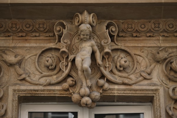 France, ile de france, paris 9e arrondissement, 9 rue victor masse, facade d'immeuble, detail,