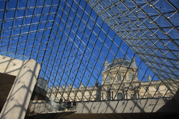 France, ile de france, paris 1er arrondissement, musee du louvre, cour napoleon, sous la pyramide de verre, architecte ieoh ming pei, escalier,