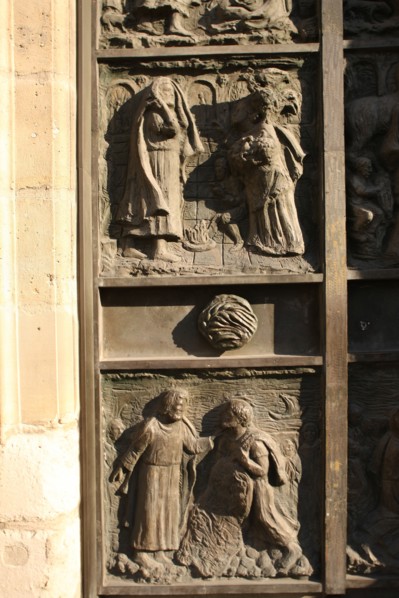 France, ile de france, paris 18e arrondissement, eglise saint pierre de montmartre, place jean marais, adelaide de savoie, detail bas relief portes,