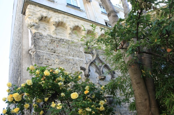 France, ile de france, paris 9e arrondissement, avenue frochot, voie privee entre la rue victor masse et la place pigalle, pignon du n7, decor neo gothique,


Date : Ete 2012