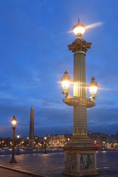 france, region ile de france, paris 8e arrondissement, place de la concorde, paves, fontaines, hotel de la marine, hotel de crillon, nuit, eclairage,