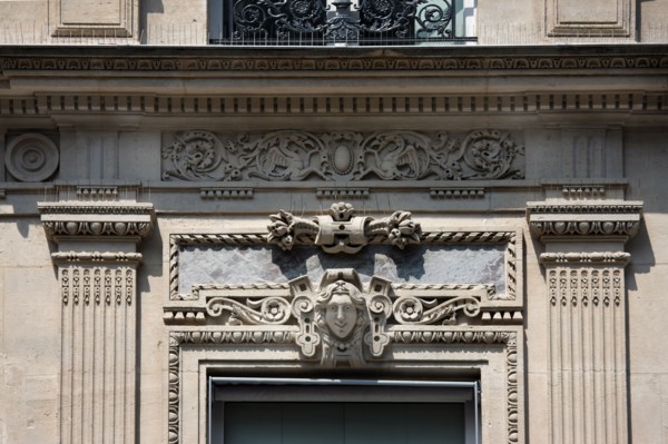 France, ile de france, paris 9e arrondissement, 34 rue de chateaudun, immeuble neo renaissance, restaure, detail facade sur rue, decor, fenetre,


Date : Ete 2012