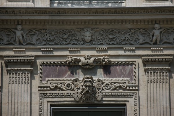 France, ile de france, paris 9e arrondissement, 32 rue de chateaudun, immeuble neo renaissance, restaure, detail facade sur rue, decor,


Date : Ete 2012