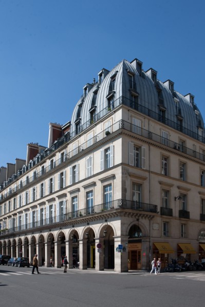 France, Region Ile de France, Paris, 1er arrondissement, rue de Rivoli, facades, combles a differentes hauteurs