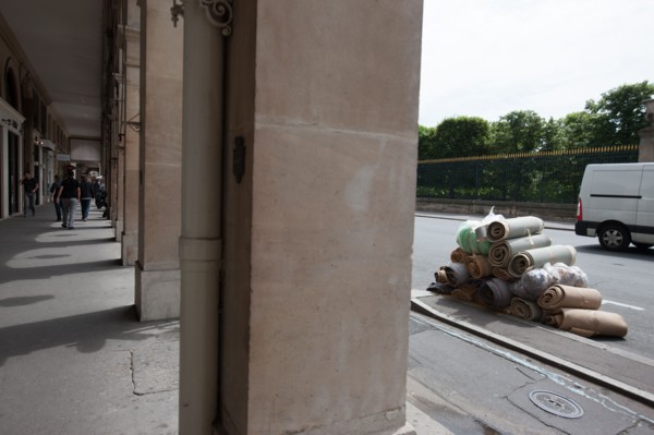 France, Region Ile de France, Paris, 1er arrondissement, arcades de la rue de Rivoli, abandon, vieux rouleaux, moquette