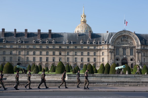 France, Region Ile de France, Paris 7e arrondissement, esplanade des Invalides, Pont Alexandre III, Hotel des Invalides, dome, armee,
