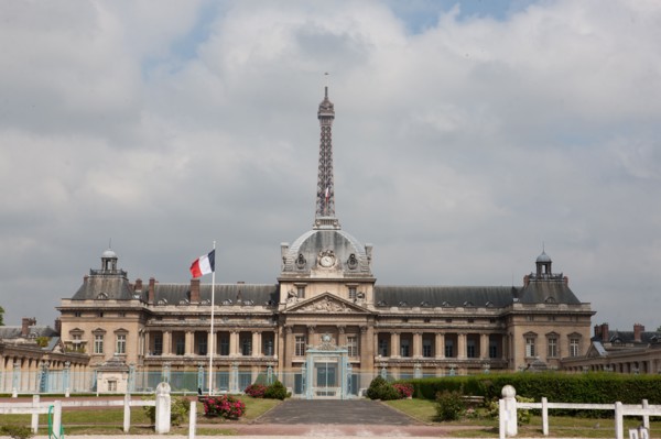 France, Region Ile de France, Paris 7e arrondissement, Ecole Militaire, avenue de Lowendal, place de Fontenoy, facade sur jardin, grille,