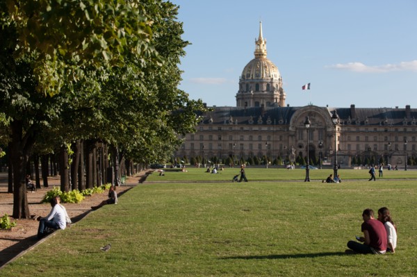 France, Region Ile de France, Paris 7e arrondissement, esplanade des Invalides, Hotel des Invalides, pelouses, musee de l'Armee,