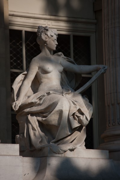 France, Region Ile de France, Paris 8e arrondissement, avenue Winston Churchill, Grand Palais, sculpture, facade,