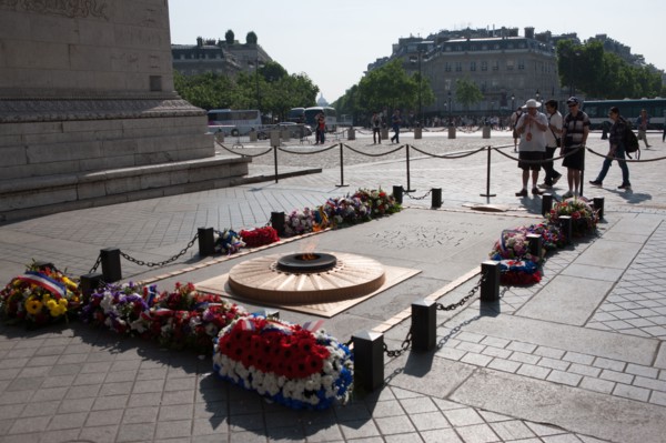 France, Region Ile de France, Paris 8e arrondissement, place Charles de Gaulle, place de l'Etoile, Arc de Triomphe, tombe du soldat inconnu, flamme
