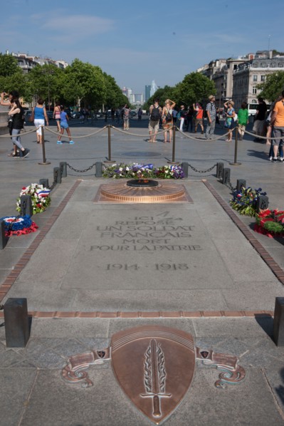 France, Region Ile de France, Paris 8e arrondissement, place Charles de Gaulle, place de l'Etoile, Arc de Triomphe, tombe du soldat inconnu, flamme
