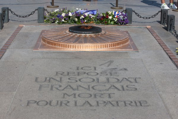 France, Region Ile de France, Paris 8e arrondissement, place Charles de Gaulle, place de l'Etoile, Arc de Triomphe, tombe du soldat inconnu, flamme
