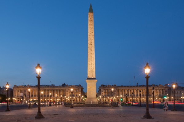 France, Region Ile de France, Paris 8e arrondissement, place de la Concorde, fontaines, obelisque, tombee de la nuit,