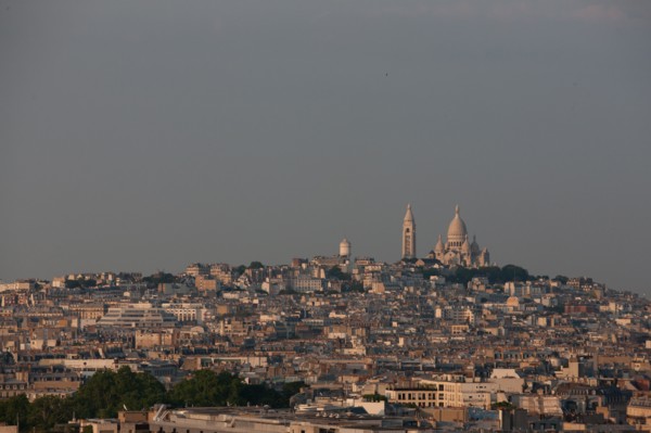France, Region Ile de France, Paris 8e arrondissement, place Charles de Gaulle, place de l'Etoile, au sommet de l'Arc de Triomphe en soiree, panorama, eclairage,